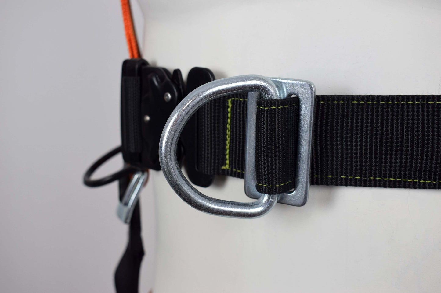 ARESTA MEWP Kit 4 - Double Point Safety Harness - 2m Adjustable Webbing Lanyard - Screw-gate Carabiner x2 - Kit Bag