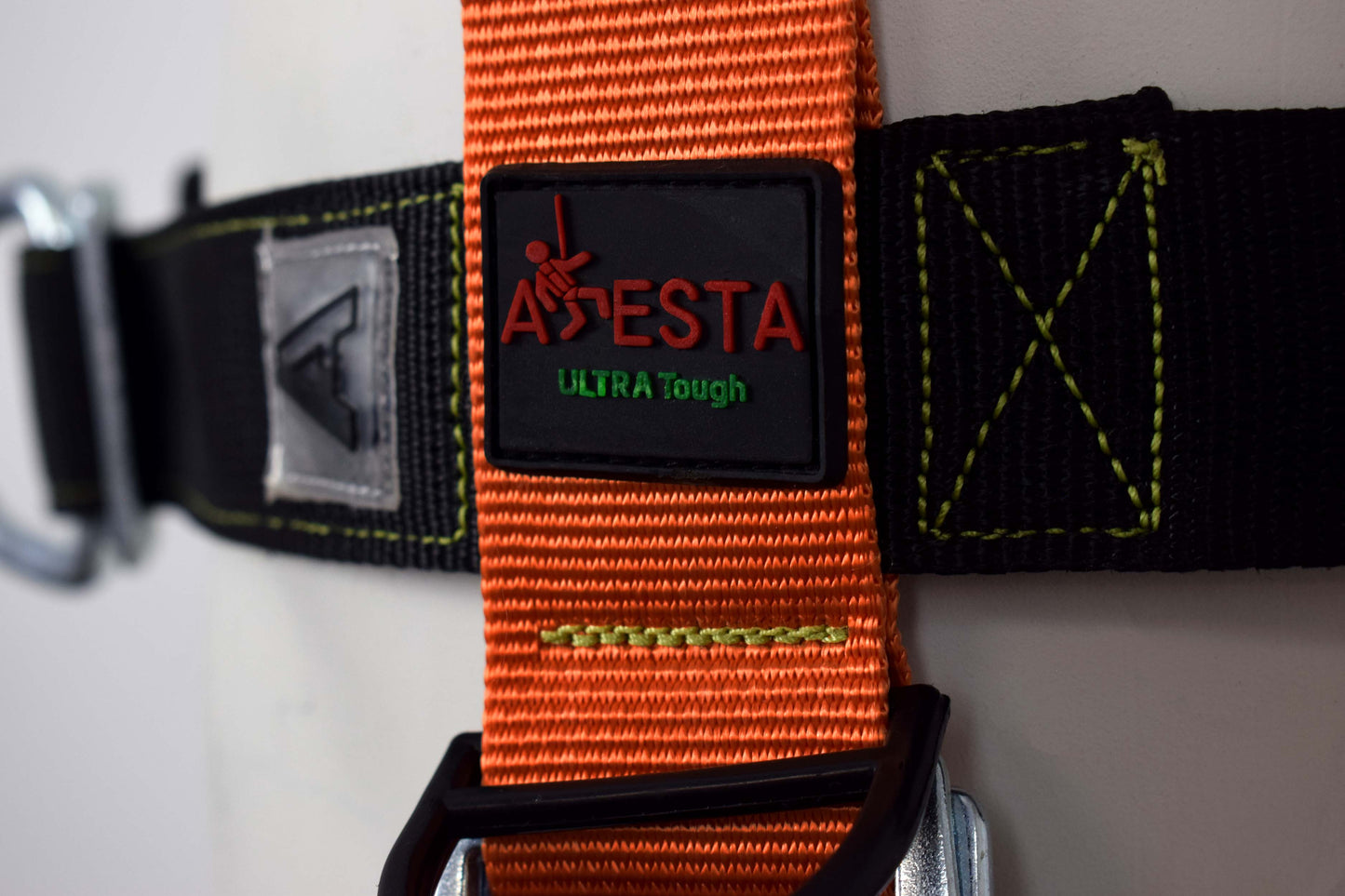 ARESTA MEWP Kit 4 - Double Point Safety Harness - 2m Adjustable Webbing Lanyard - Screw-gate Carabiner x2 - Kit Bag