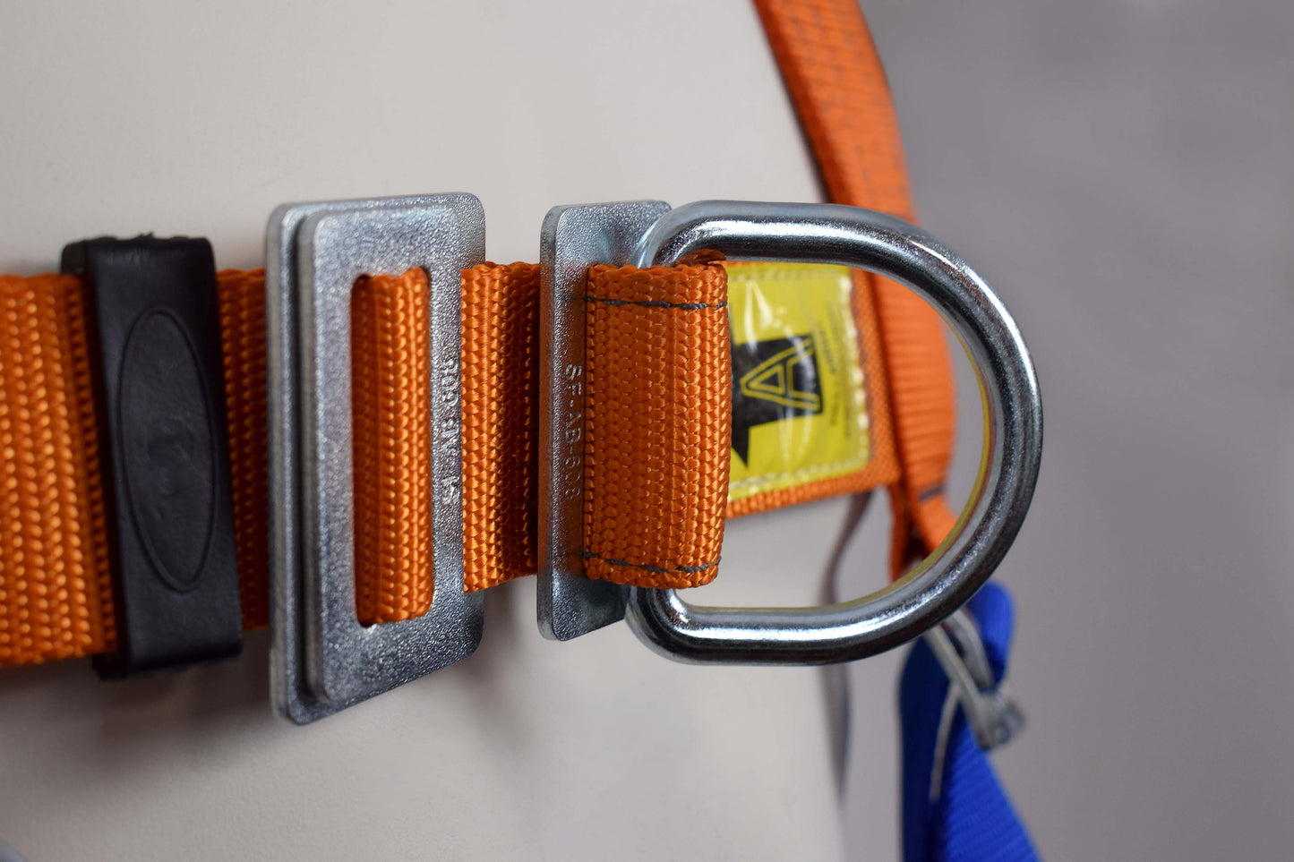ARESTA MEWP Kit 4S - Double Point Safety Harness - standard buckle - 2m Adjustable Webbing Lanyard - Screw-gate Carabiner x2 - Kit Bag