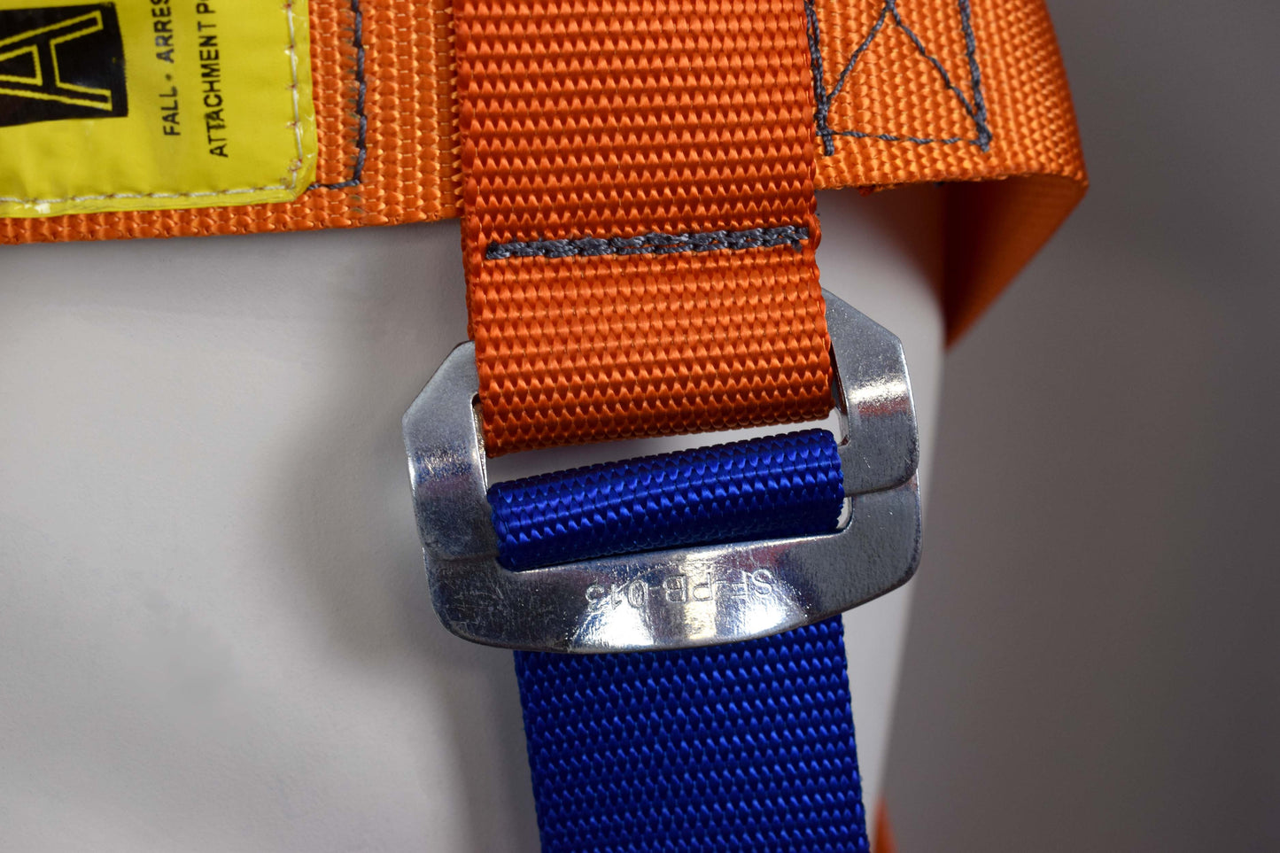 ARESTA MEWP Kit 4S - Double Point Safety Harness - standard buckle - 2m Adjustable Webbing Lanyard - Screw-gate Carabiner x2 - Kit Bag