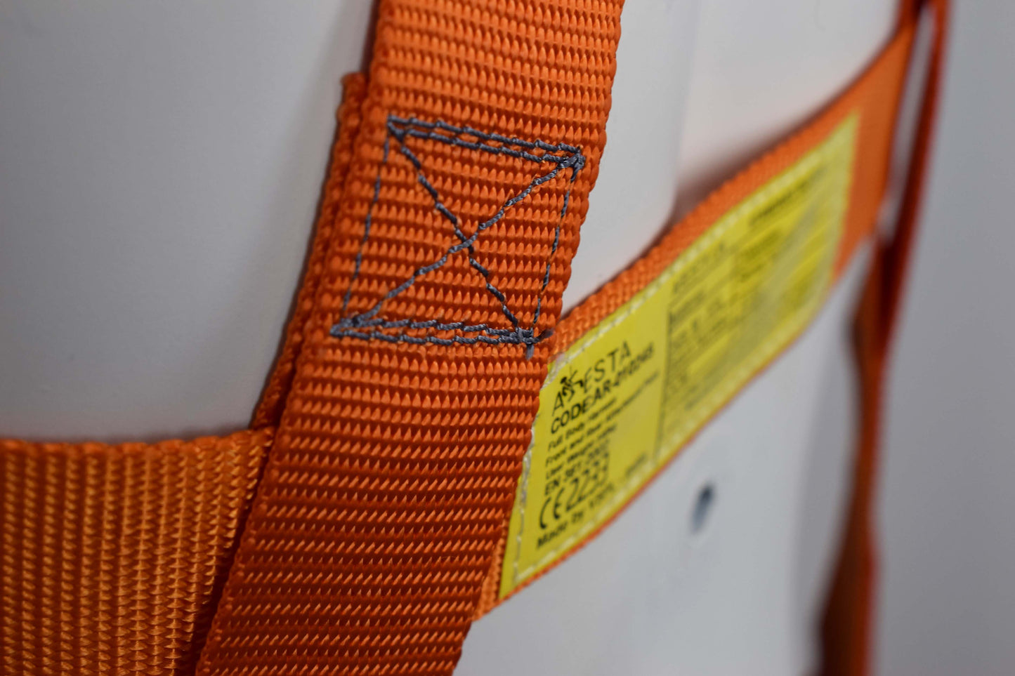 ARESTA MEWP Kit 4S - Double Point Safety Harness - standard buckle - 2m Adjustable Webbing Lanyard - Screw-gate Carabiner x2 - Kit Bag