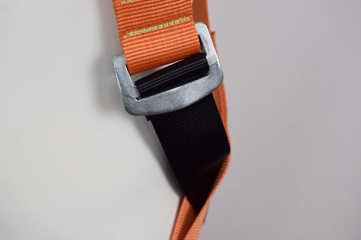 ARESTA MEWP Kit 3 - Single Point Safety Harness - 2m Adjustable Webbing Lanyard - Screw-gate Carabiner x2 - Kit Bag