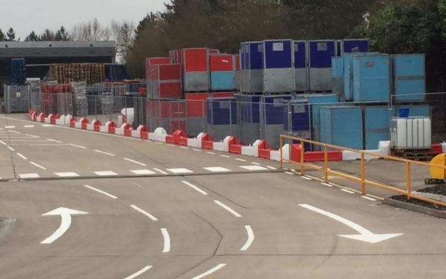Fencing- Slot Block Barrier- Red/White